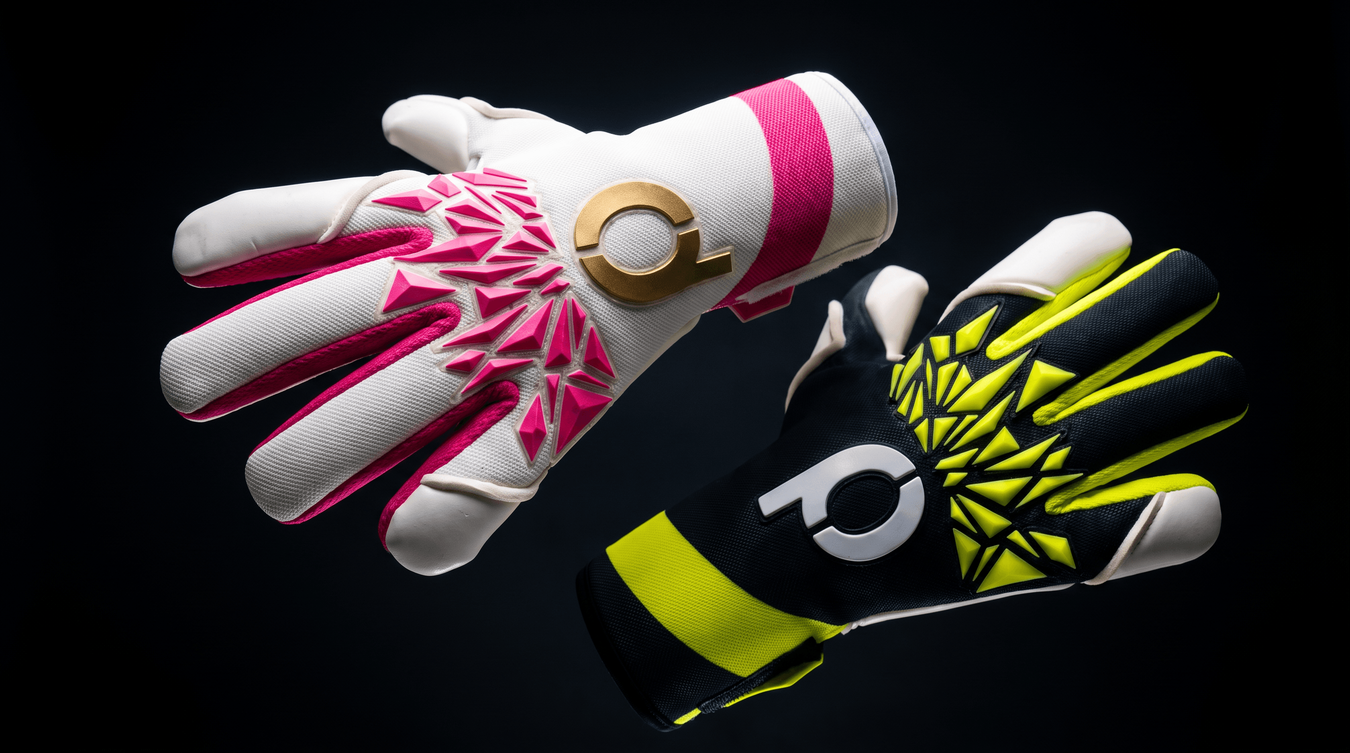 Guantes de portero Porteriacero de la colección 26/27, uno blanco y rosa y otro negro y amarillo neón
